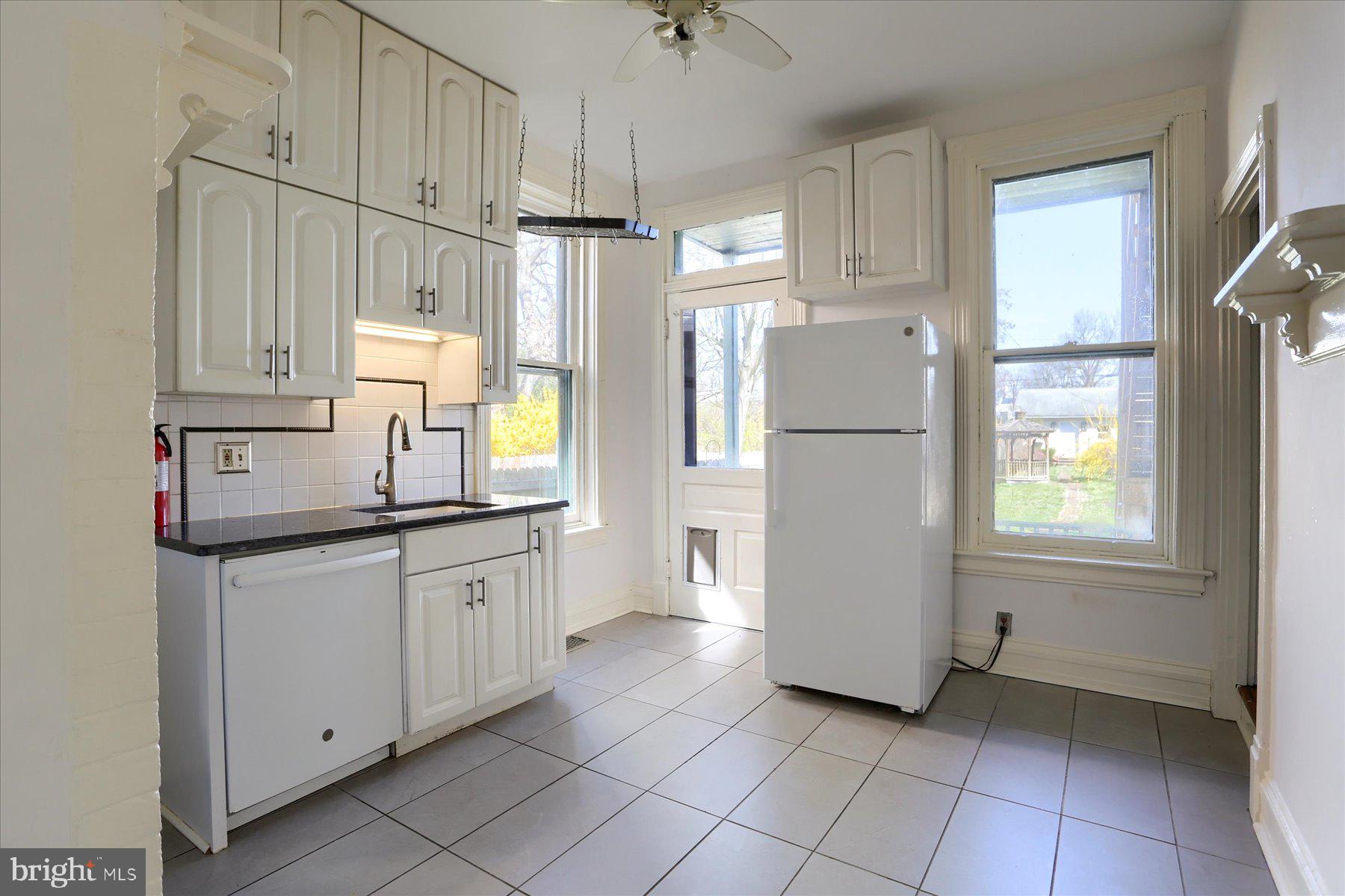 127 W LOUTHER STREET