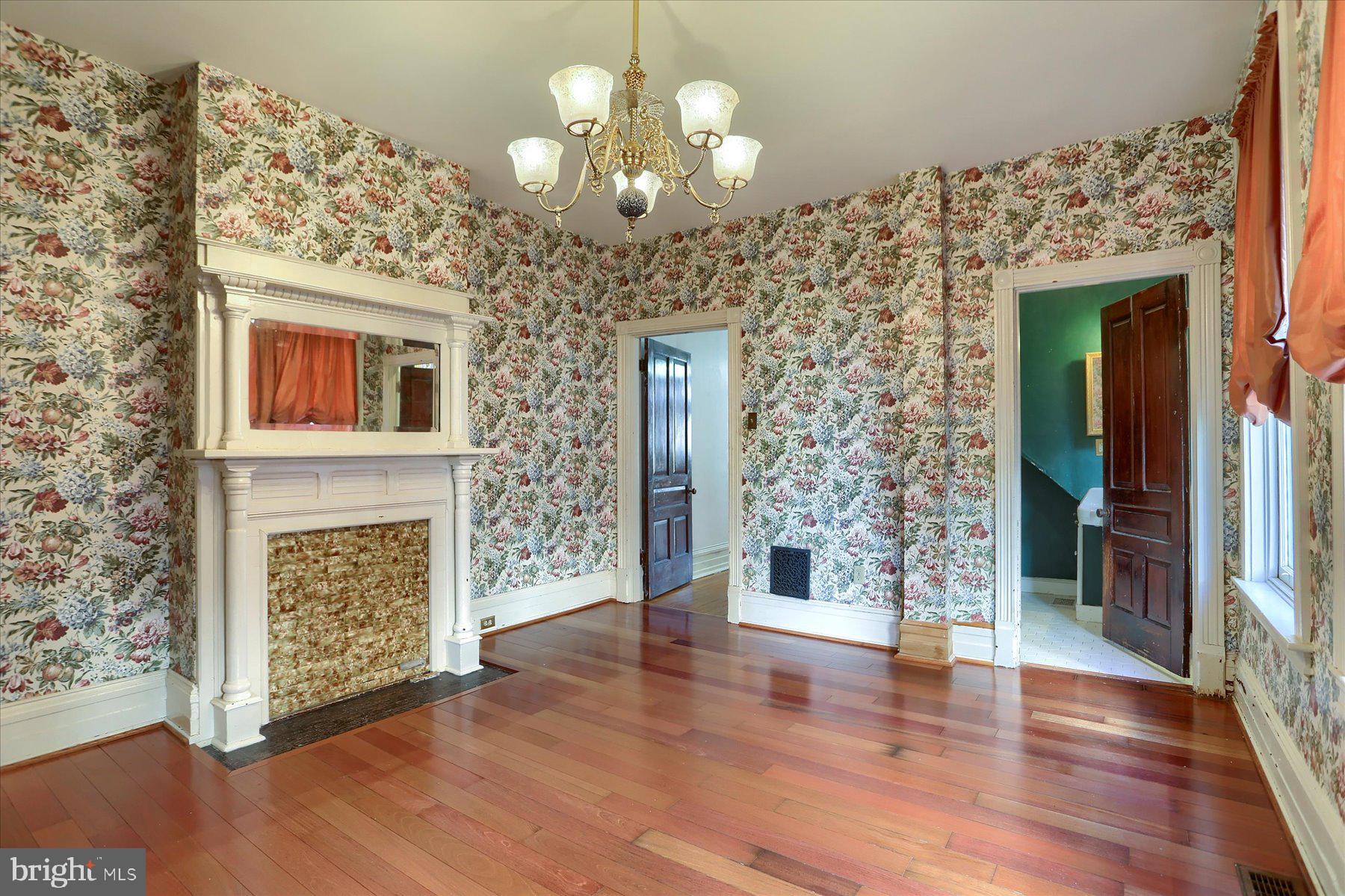 127 W LOUTHER STREET