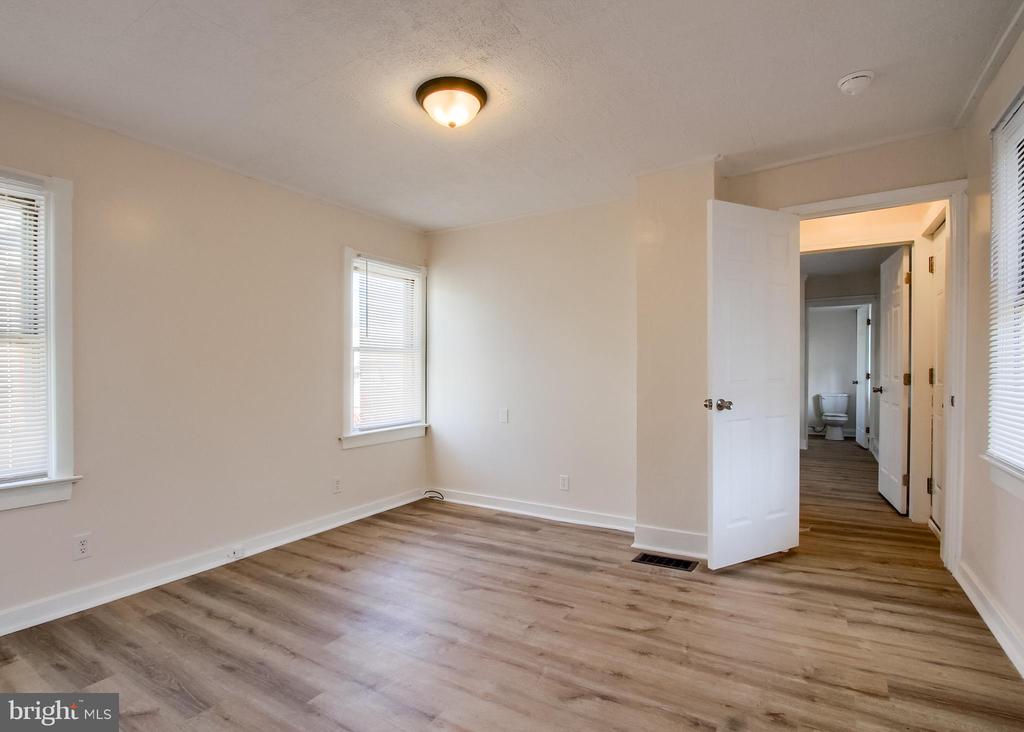 24 W LOCUST STREET