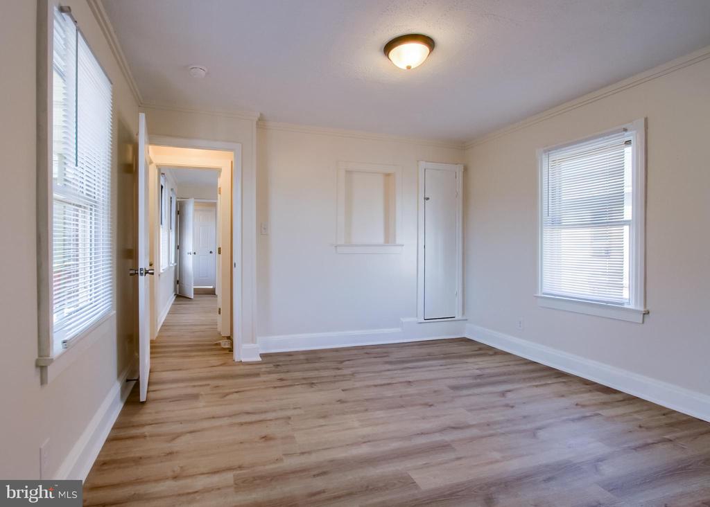 24 W LOCUST STREET