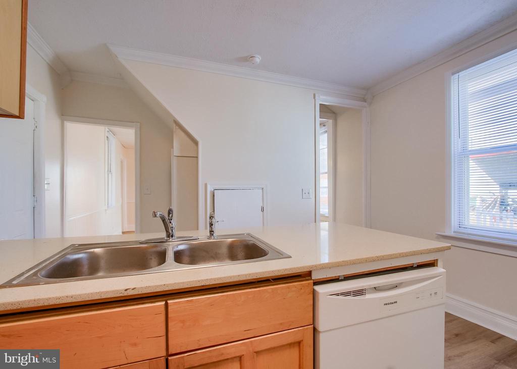24 W LOCUST STREET