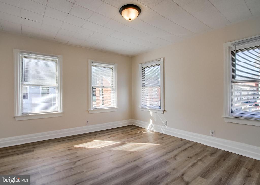 24 W LOCUST STREET