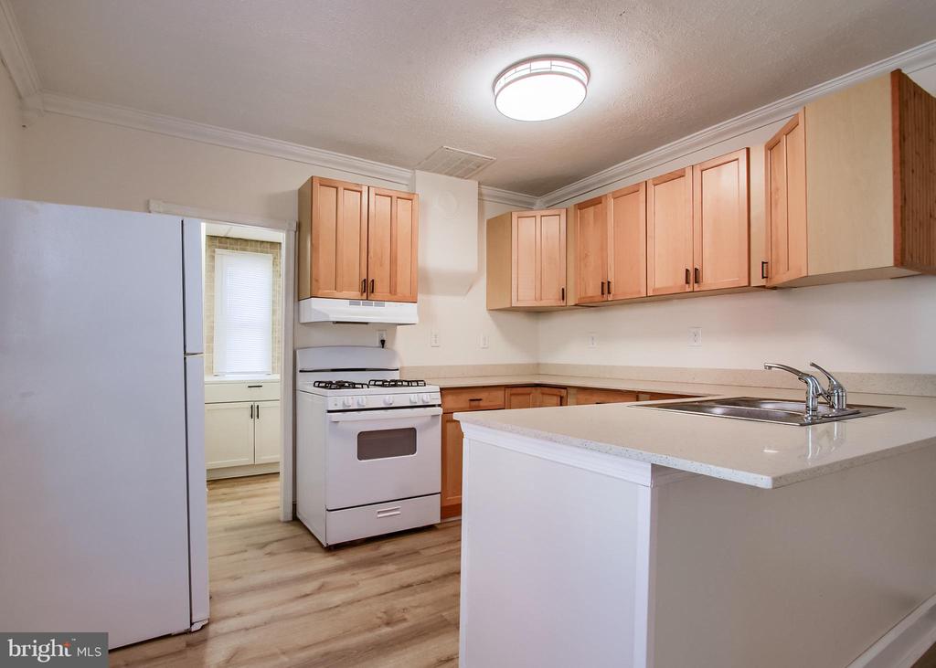 24 W LOCUST STREET