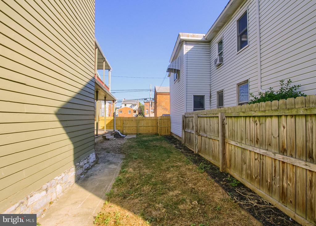 24 W LOCUST STREET