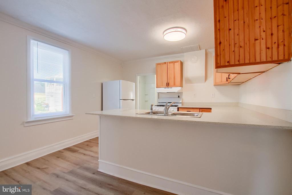 24 W LOCUST STREET