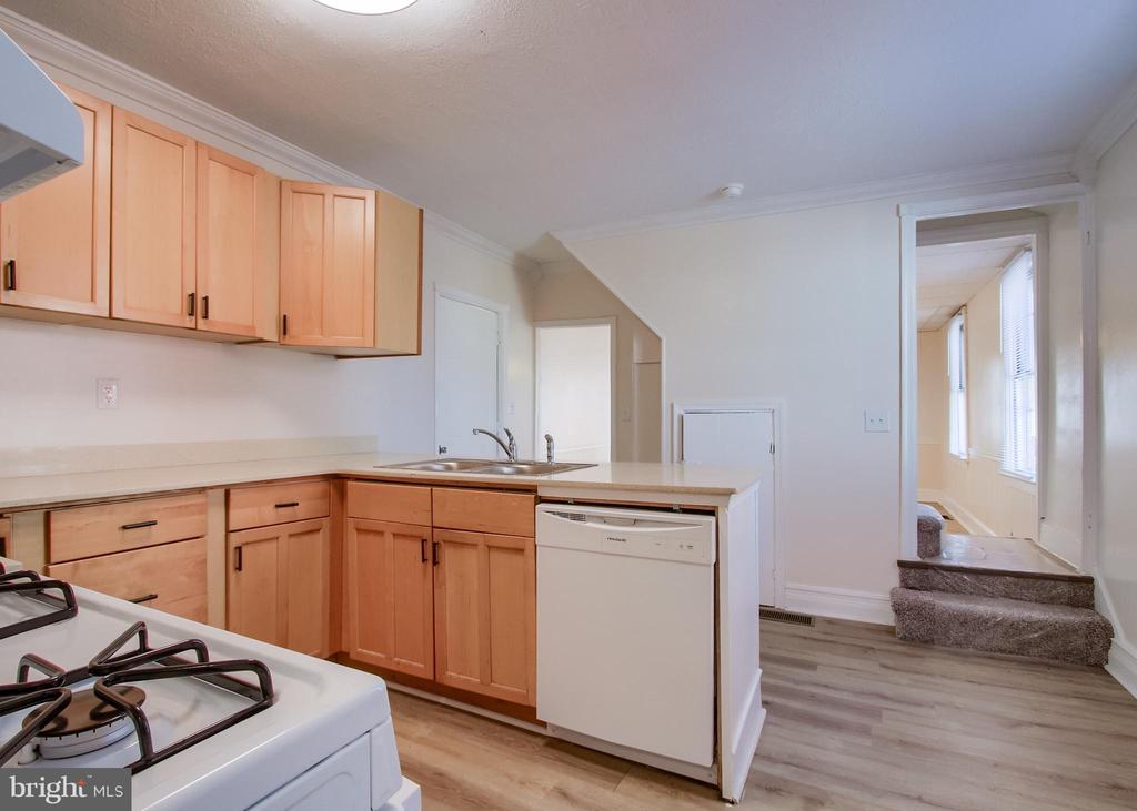 24 W LOCUST STREET