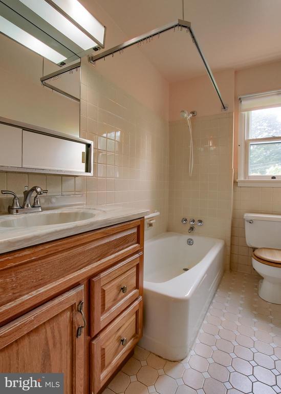 4 HEMLOCK DRIVE