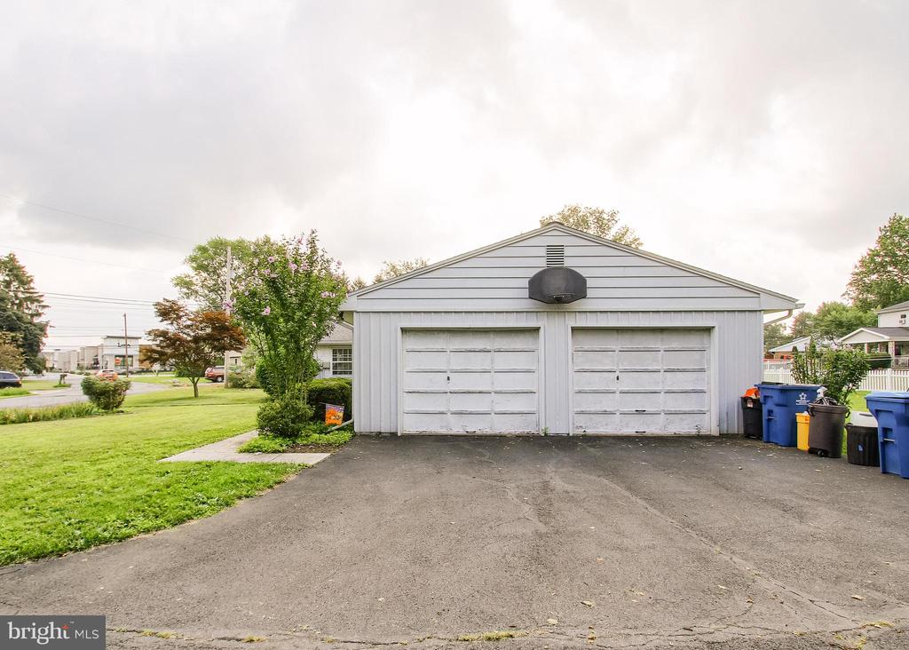 4 HEMLOCK DRIVE