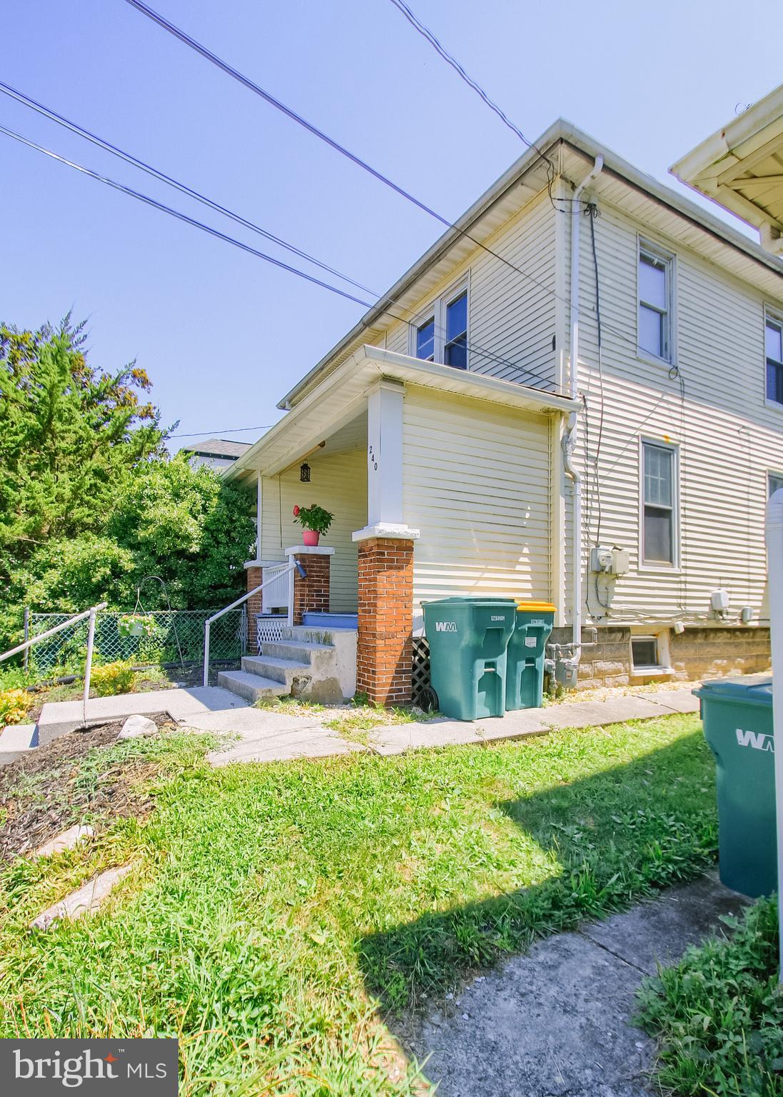 240 W DAUPHIN STREET