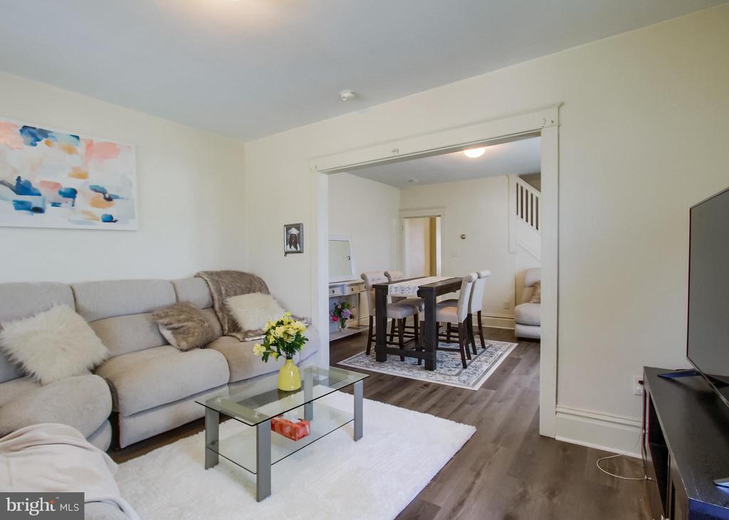 240 W DAUPHIN STREET
