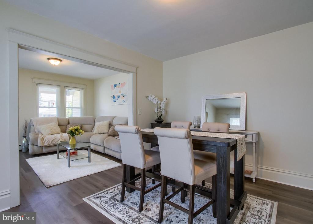 240 W DAUPHIN STREET