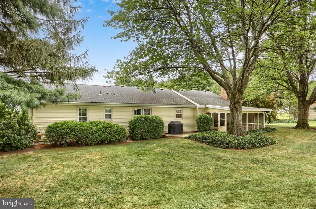 1402 COUNTRY DRIVE
