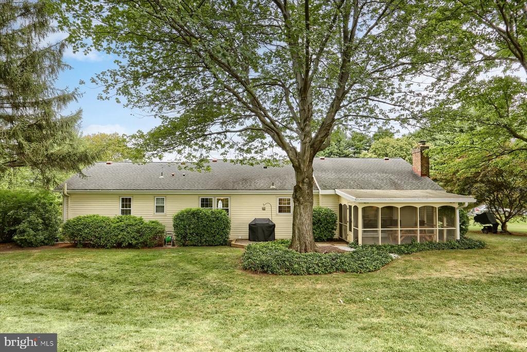 1402 COUNTRY DRIVE