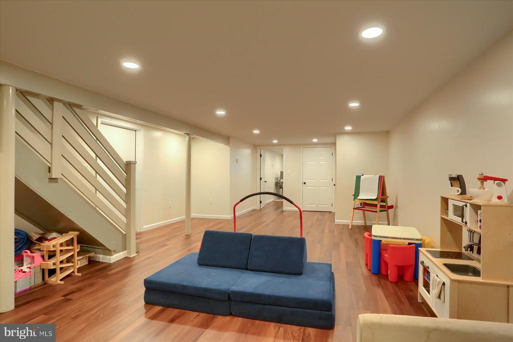 1402 COUNTRY DRIVE