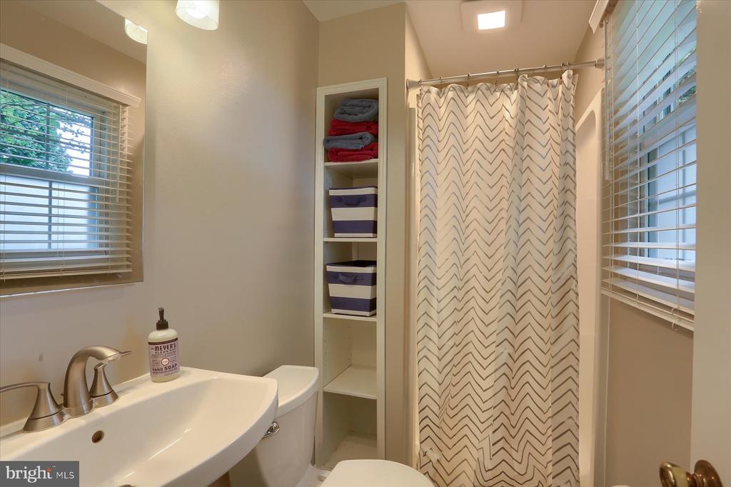 1402 COUNTRY DRIVE