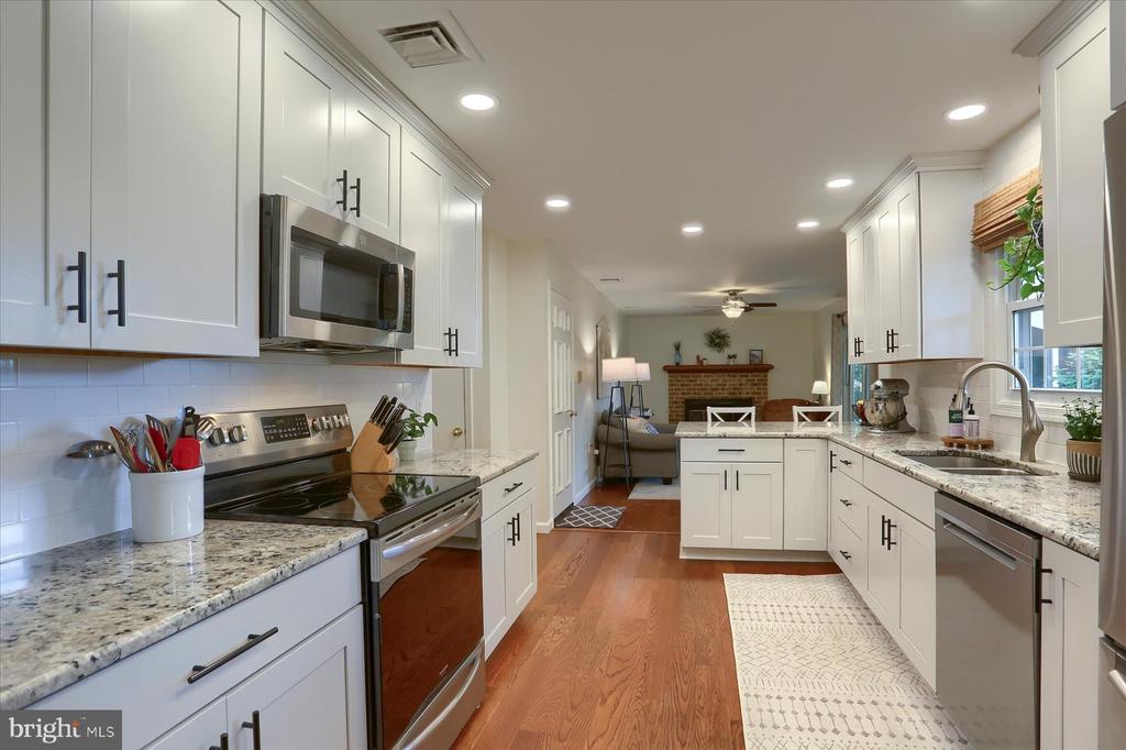 1402 COUNTRY DRIVE