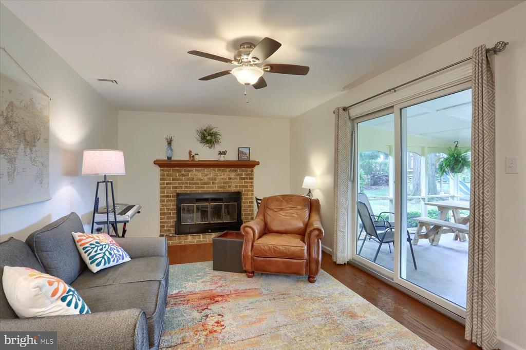 1402 COUNTRY DRIVE