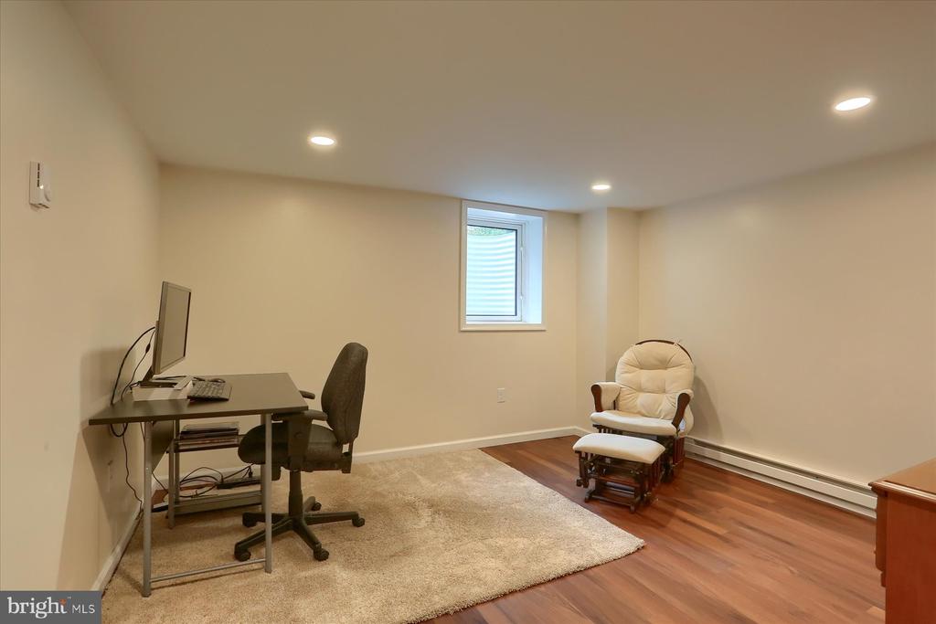 1402 COUNTRY DRIVE