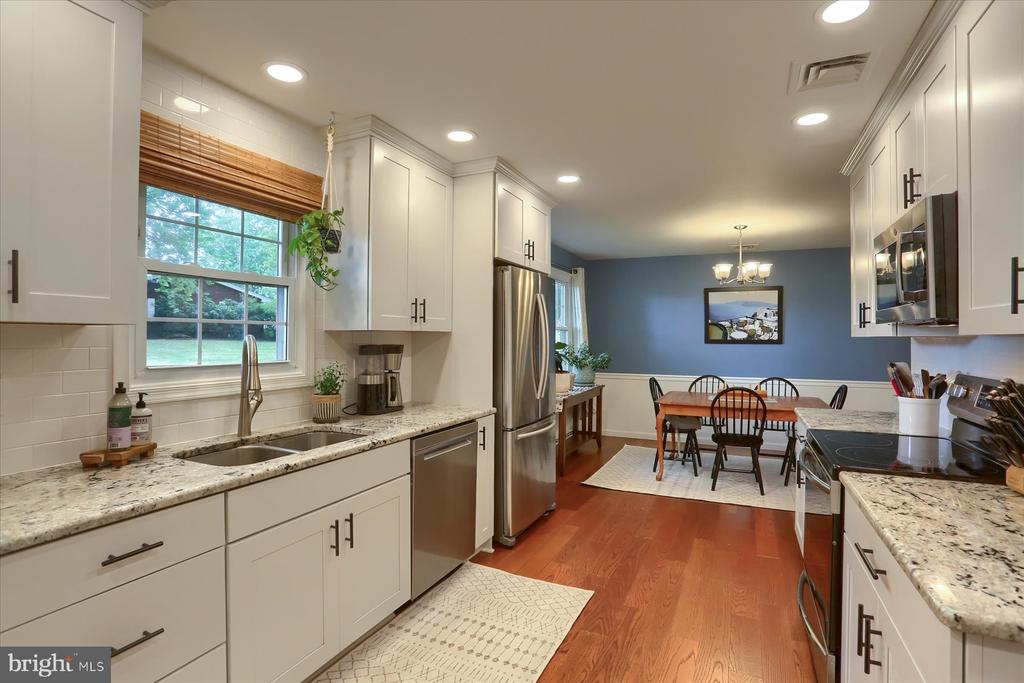 1402 COUNTRY DRIVE