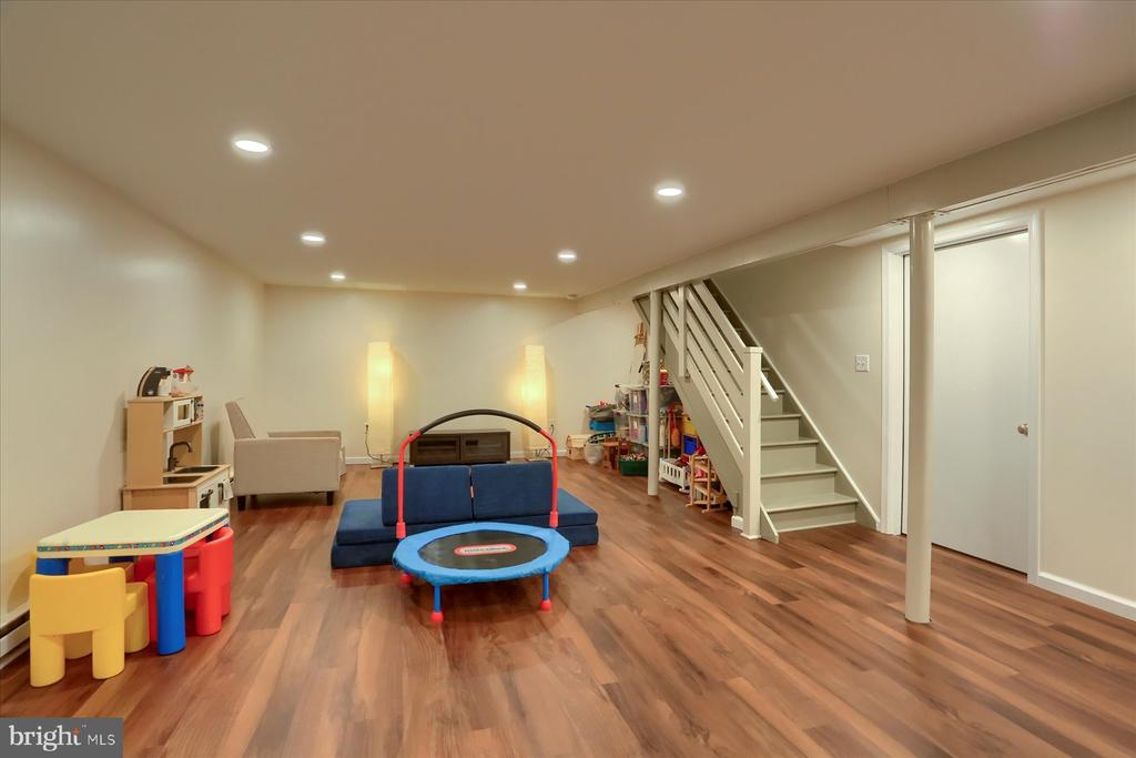 1402 COUNTRY DRIVE