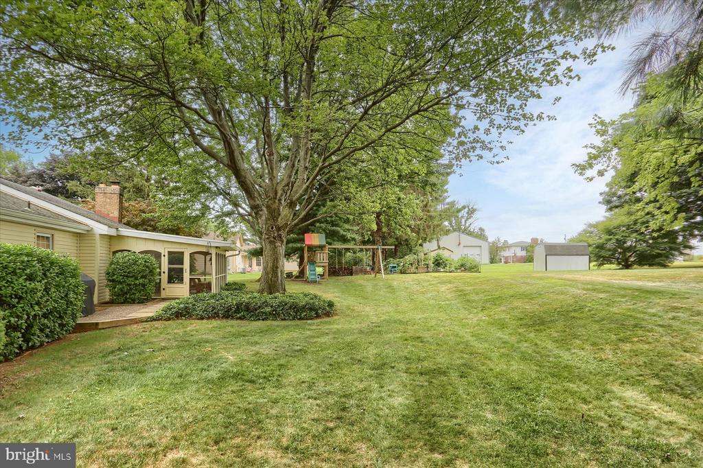 1402 COUNTRY DRIVE