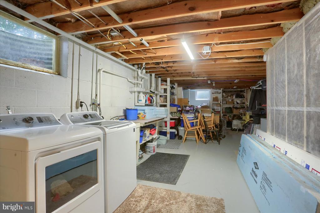 1402 COUNTRY DRIVE
