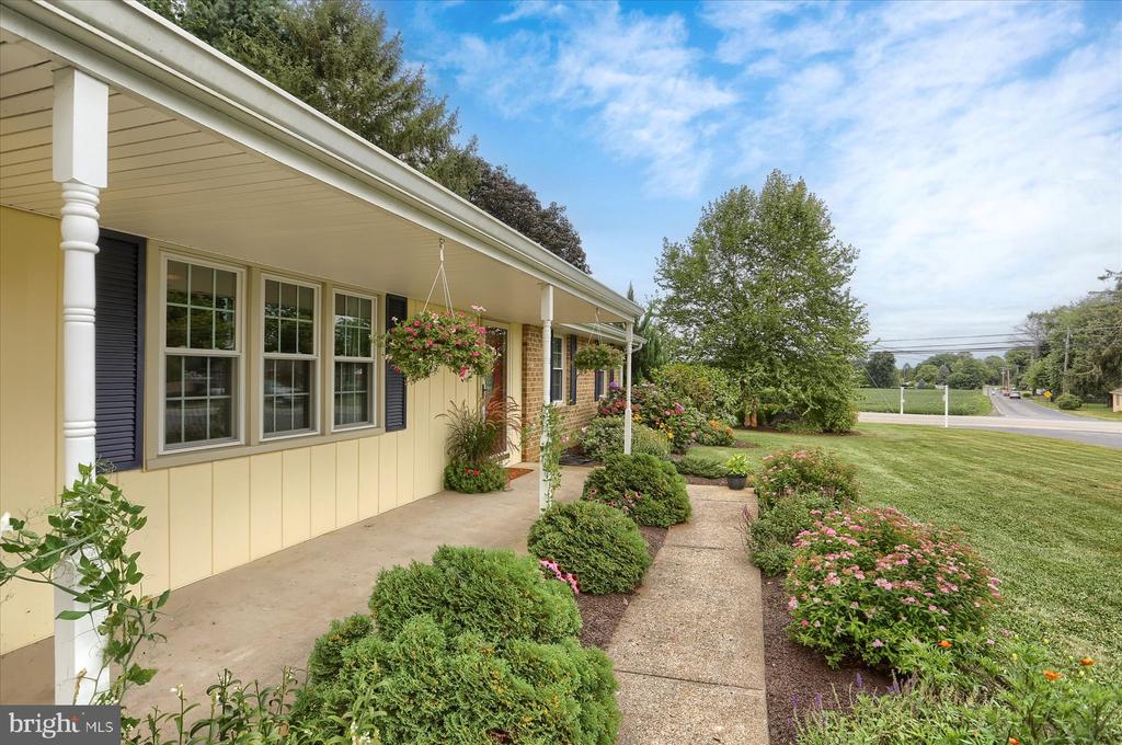1402 COUNTRY DRIVE