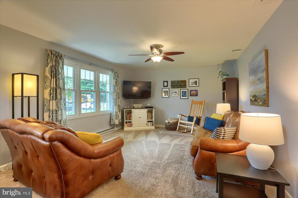 1402 COUNTRY DRIVE