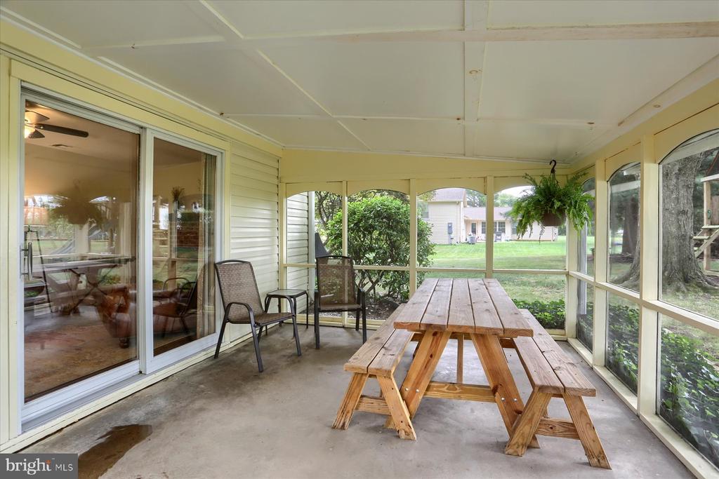 1402 COUNTRY DRIVE