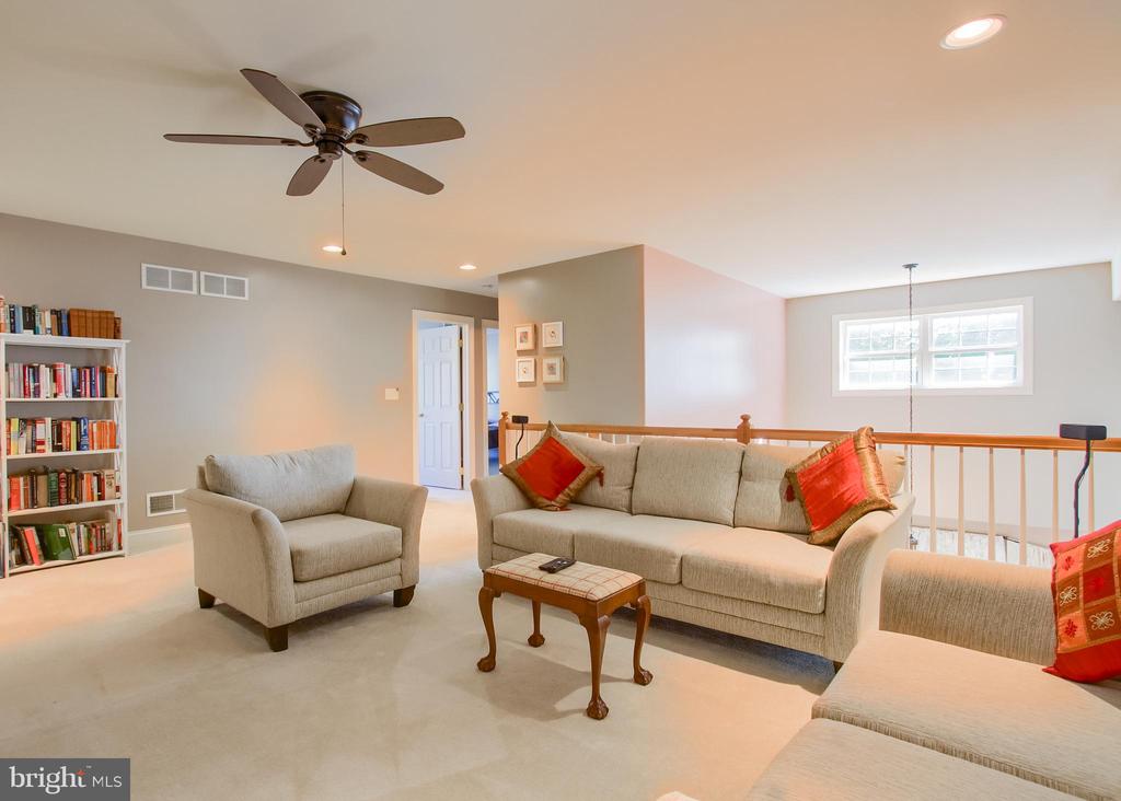 101 PIN OAK COURT