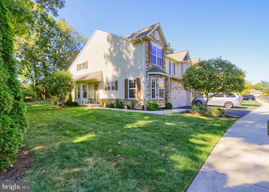 101 PIN OAK COURT