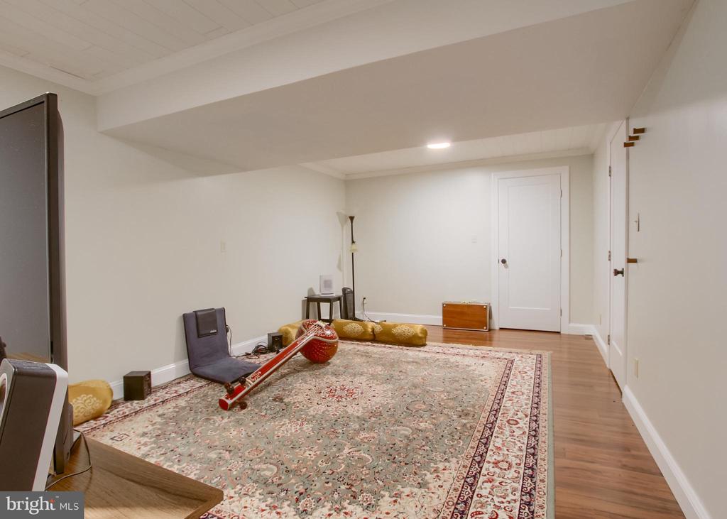 101 PIN OAK COURT