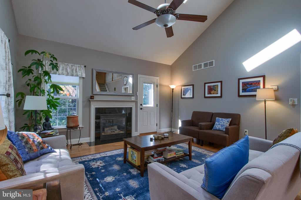101 PIN OAK COURT