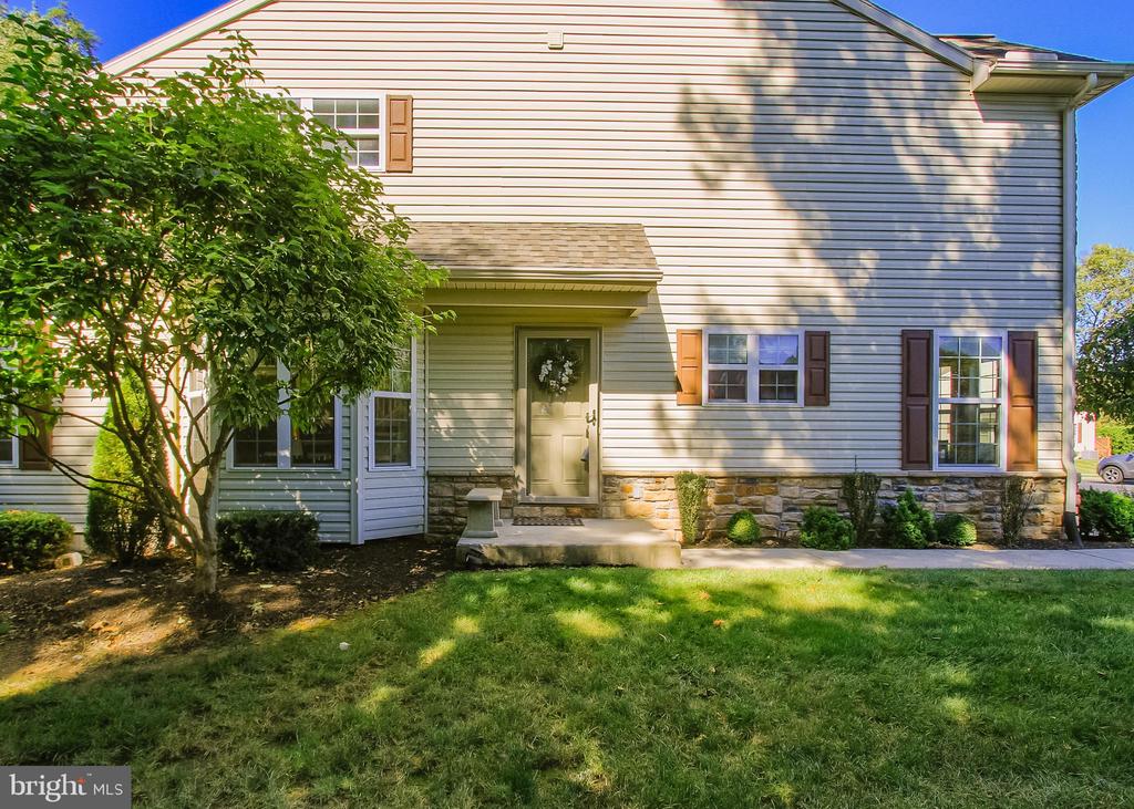 101 PIN OAK COURT