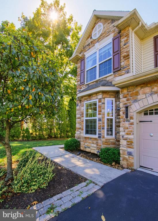 101 PIN OAK COURT