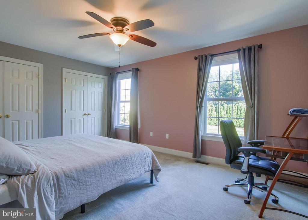 101 PIN OAK COURT
