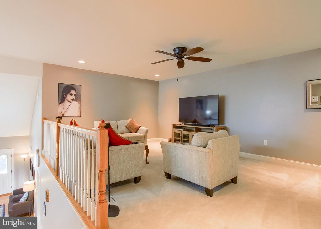 101 PIN OAK COURT