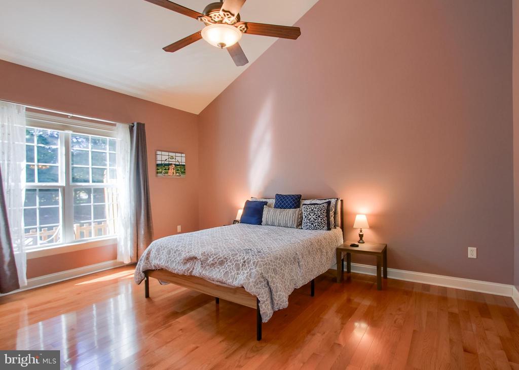 101 PIN OAK COURT