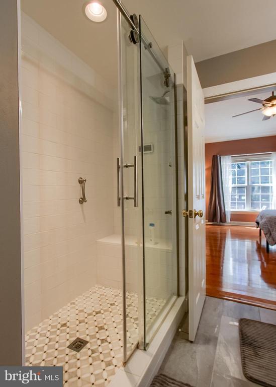 101 PIN OAK COURT