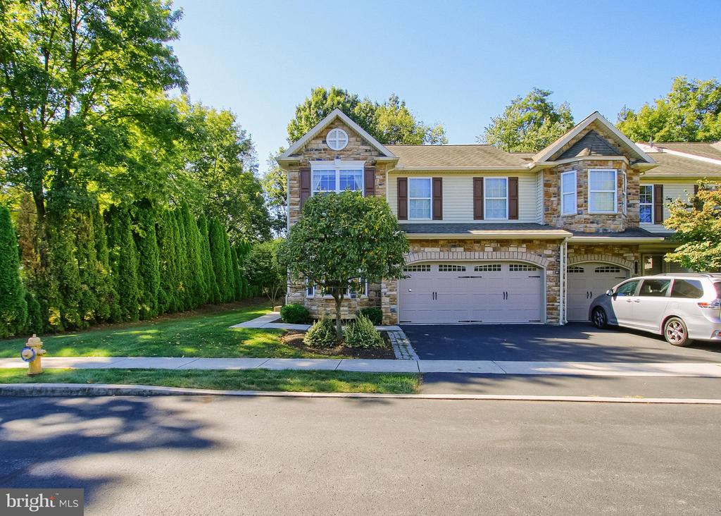 101 PIN OAK COURT
