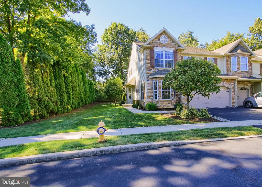 101 PIN OAK COURT