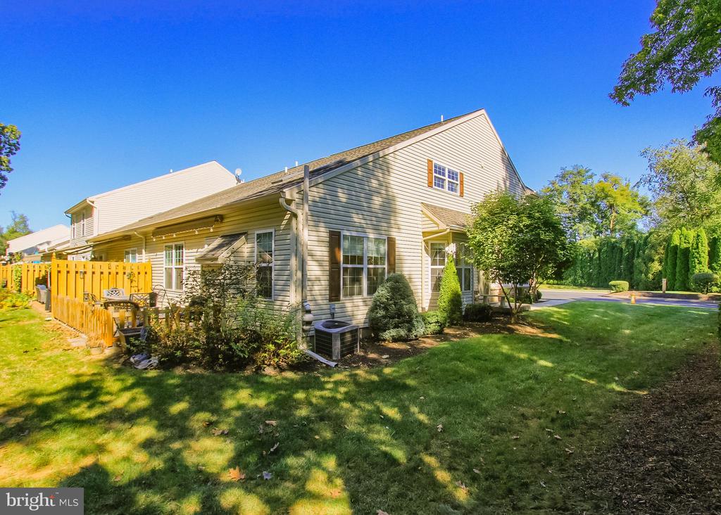 101 PIN OAK COURT