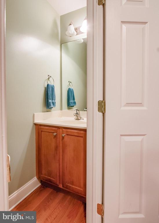 101 PIN OAK COURT