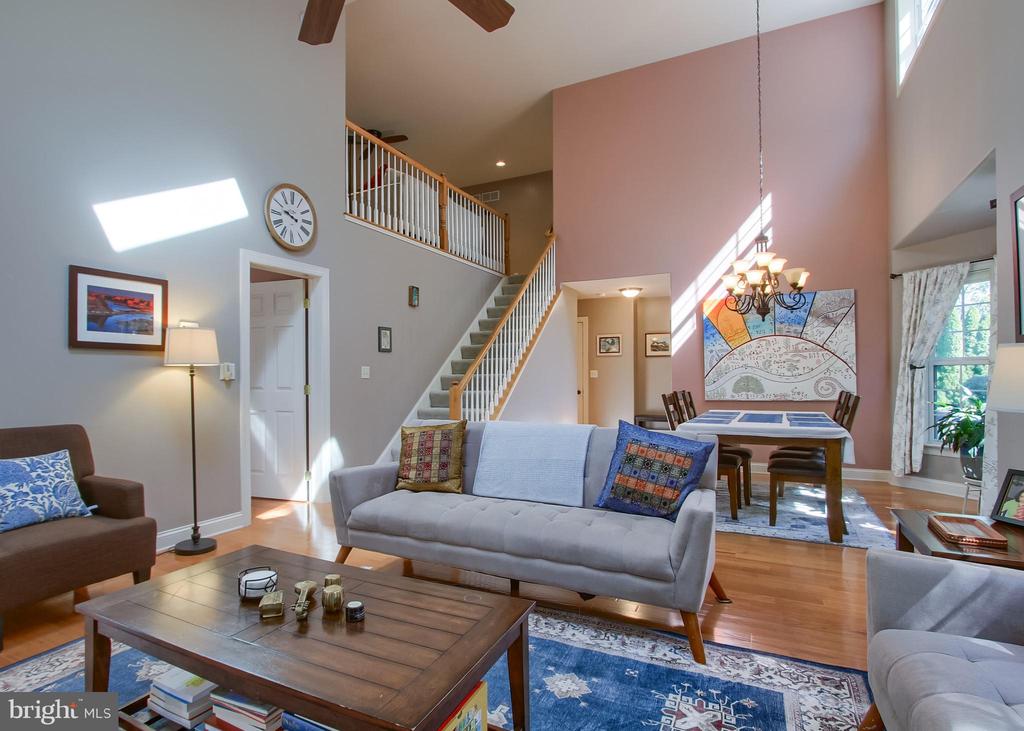 101 PIN OAK COURT