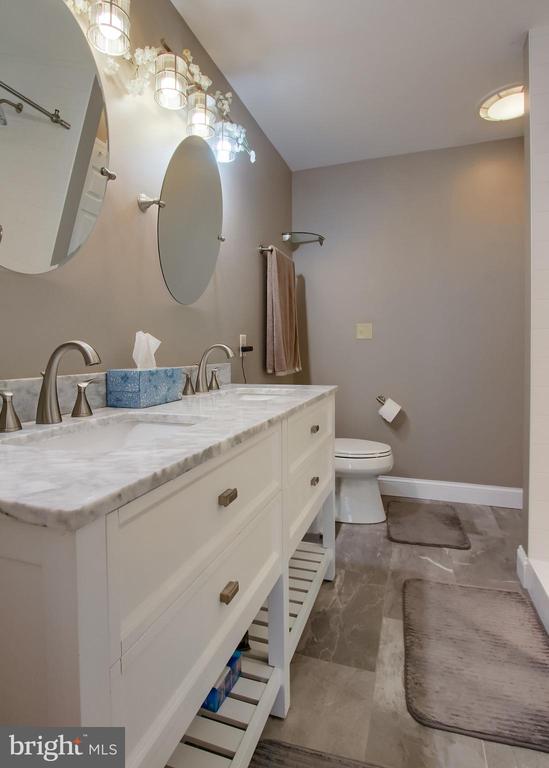 101 PIN OAK COURT