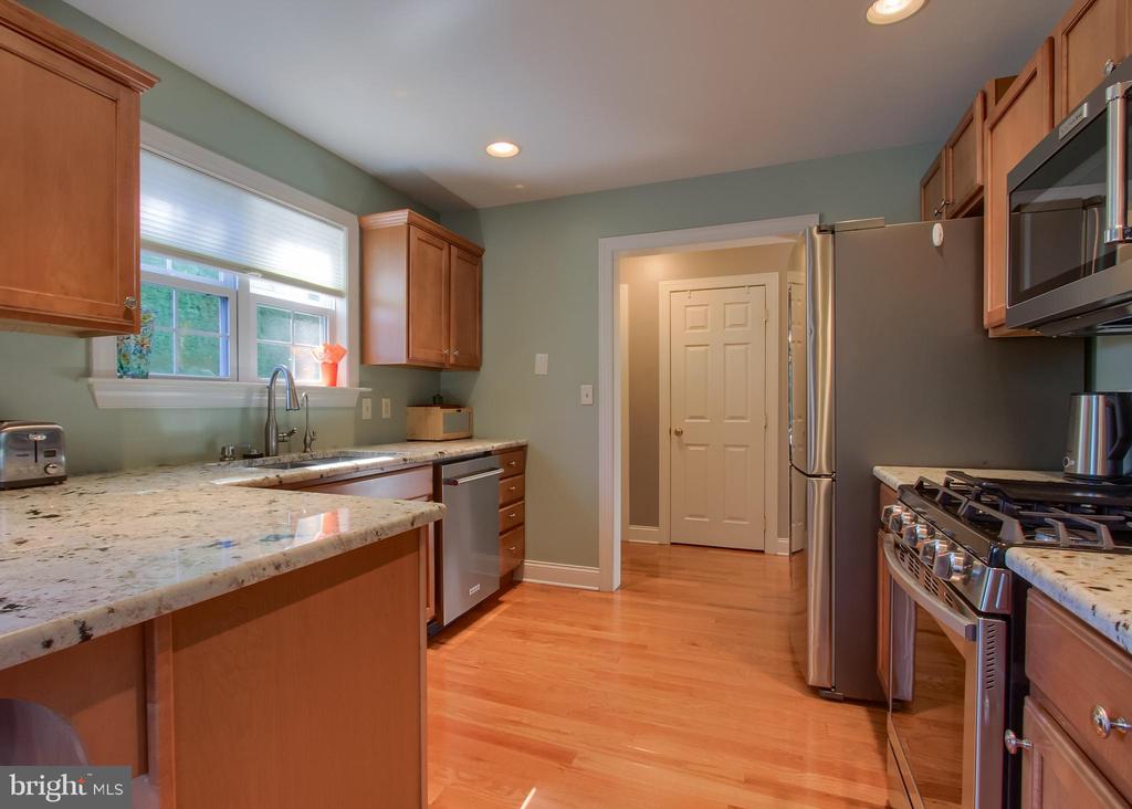 101 PIN OAK COURT