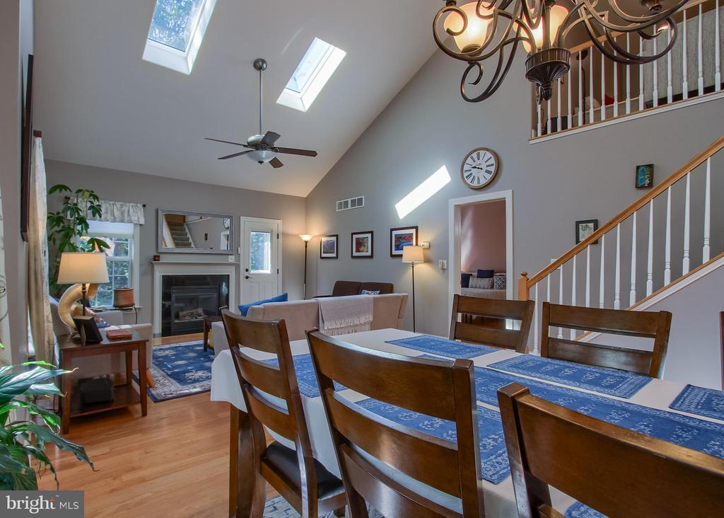 101 PIN OAK COURT
