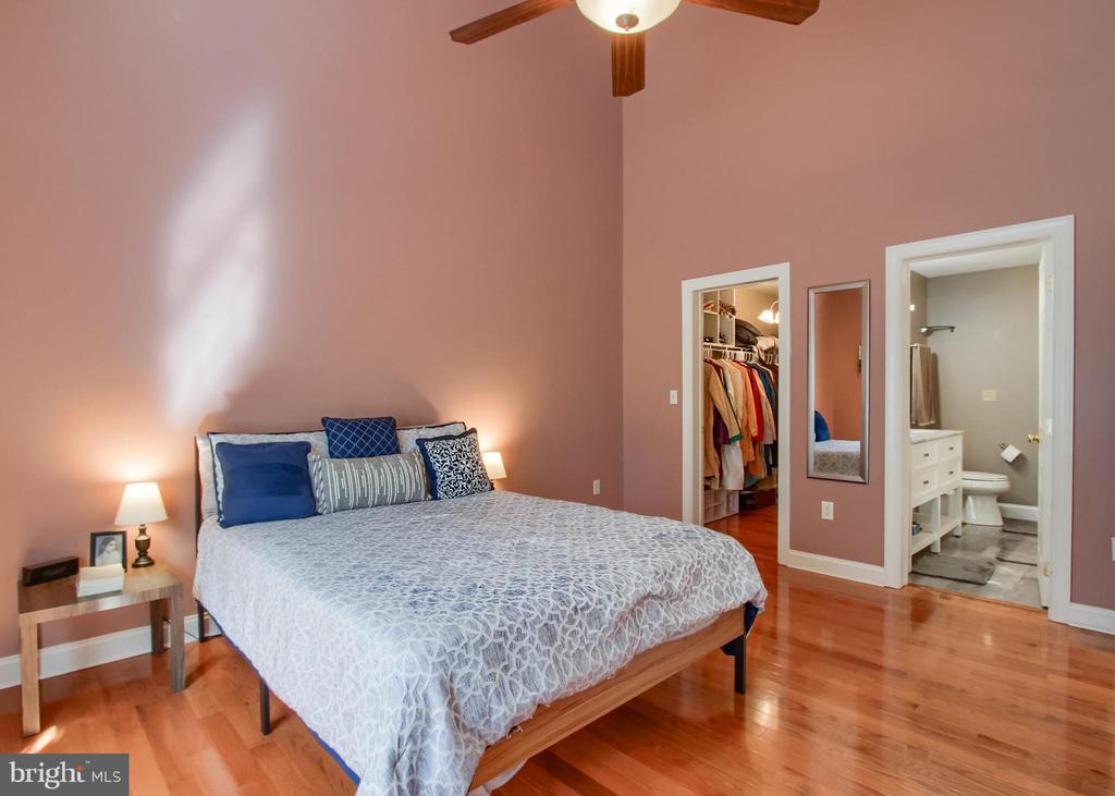 101 PIN OAK COURT