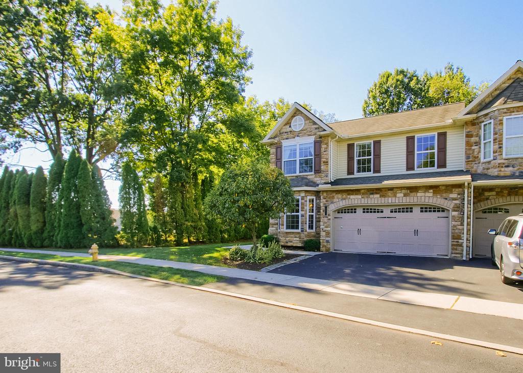 101 PIN OAK COURT