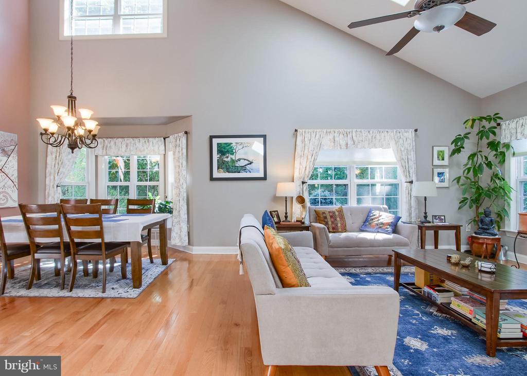101 PIN OAK COURT